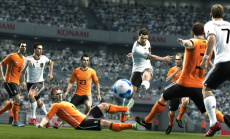 PES 2012: Teammate Control erlaubt es, zwei Spieler gleichzeitig zu kontrollieren