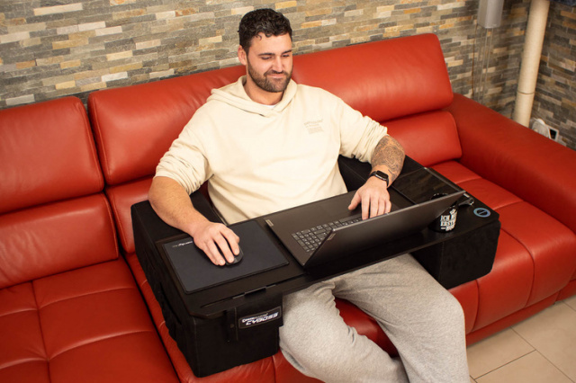 Unverzichtbar in jedem Gaming und Home Office Setup: Der Couchmaster® CYBOSSNews  |  DLH.NET The Gaming People